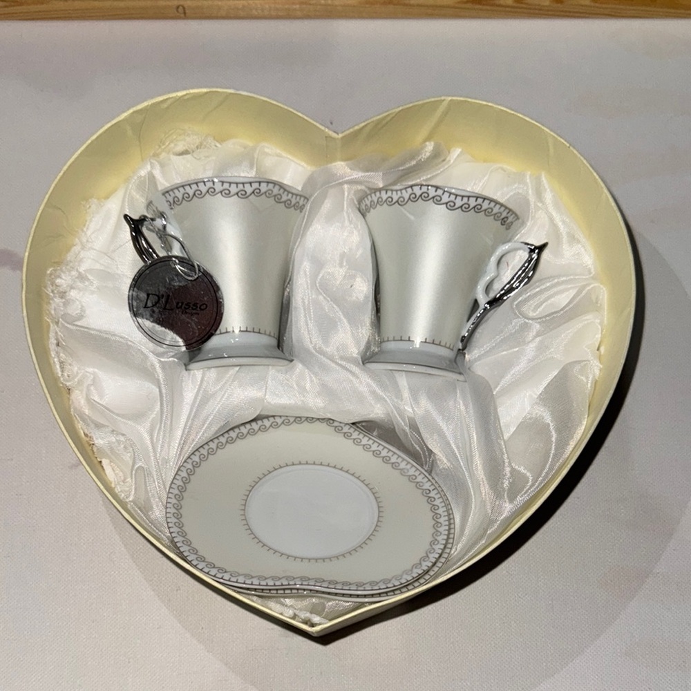 D'Lusso White and Silver Tea Set